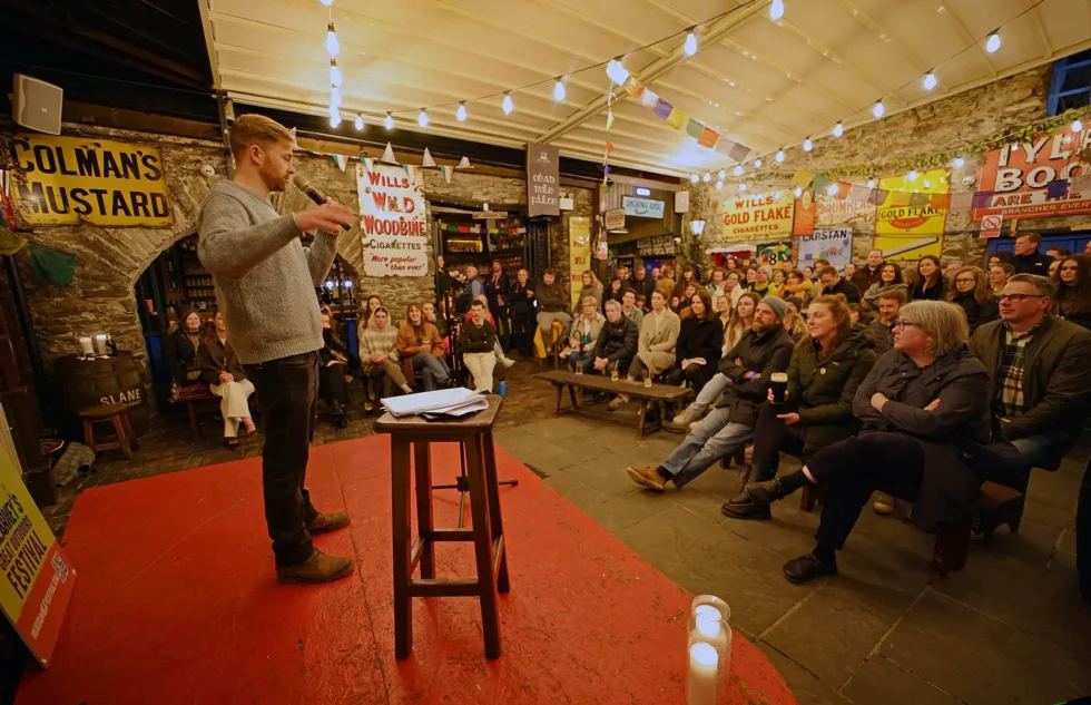 Wander Wild Seanoiche taling with croup in Reidy's Bar