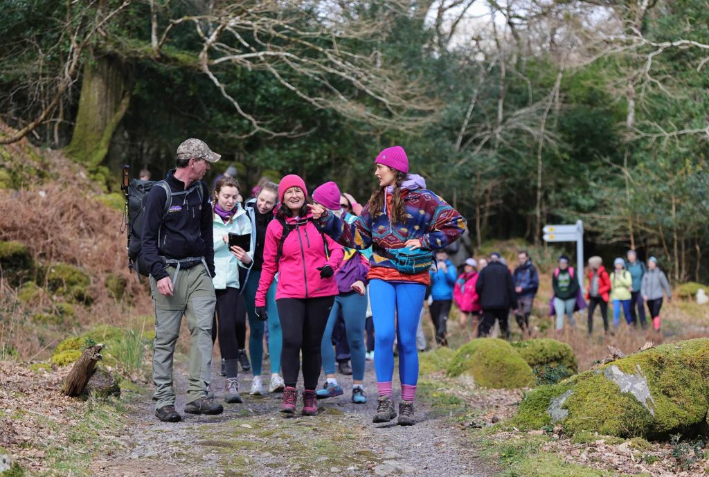 A lady talking to a tour guide during a hike