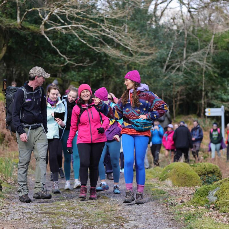 A lady talking to a tour guide during a hike